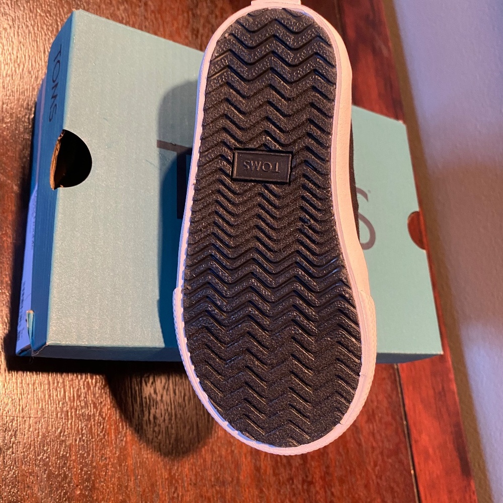 Tom’s toddler black double strap shoes - size 7